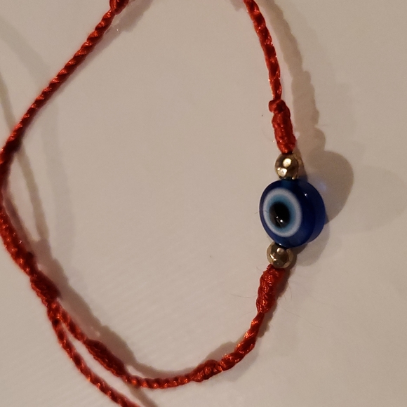 Evil eye bracelet with red string - Picture 2 of 2